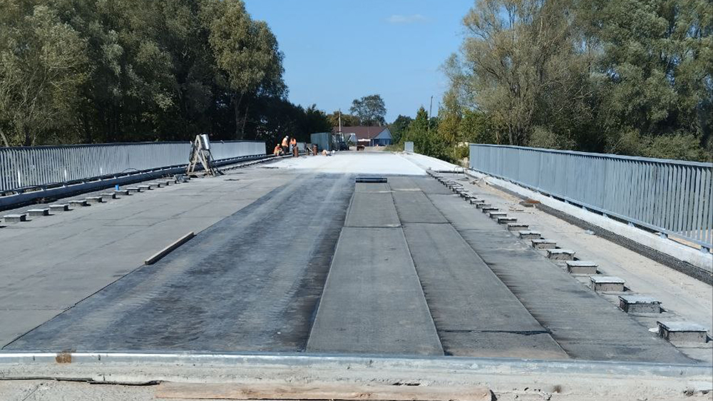 В Брянской области по нацпроекту ремонтируют мост в селе Смолевичи