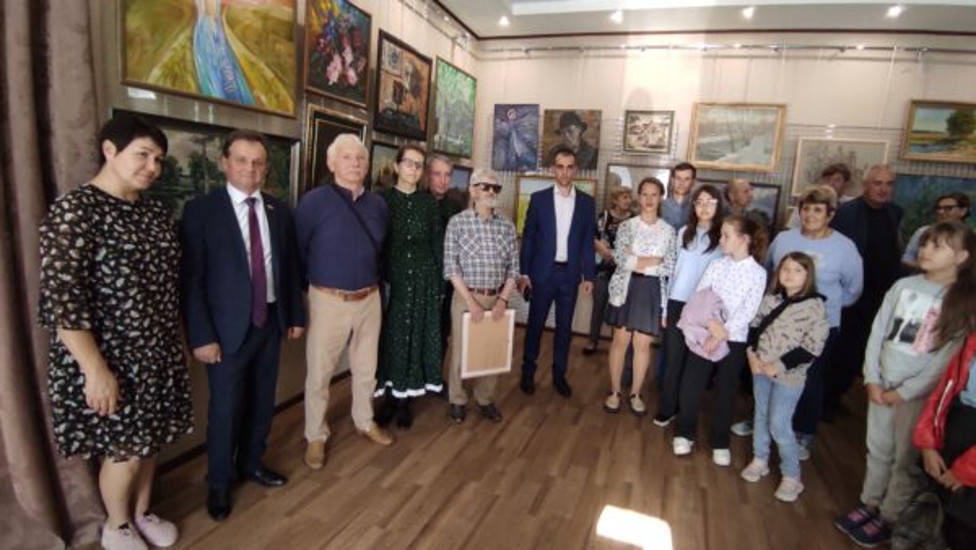 Передвижная выставка брянских художников приехала в приграничный Трубчевск