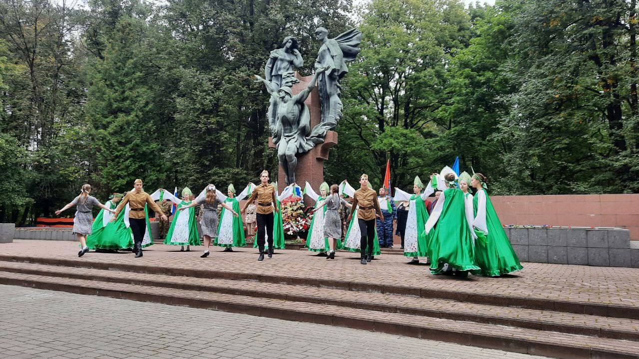 В Бежицком районе Брянска торжества в День города прошли на мемориале по улице Почтовой