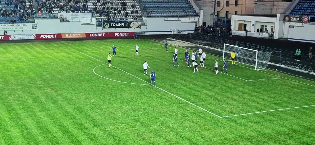 После первого тайма брянское «Динамо» уступает 0:1 ярославскому «Шиннику»