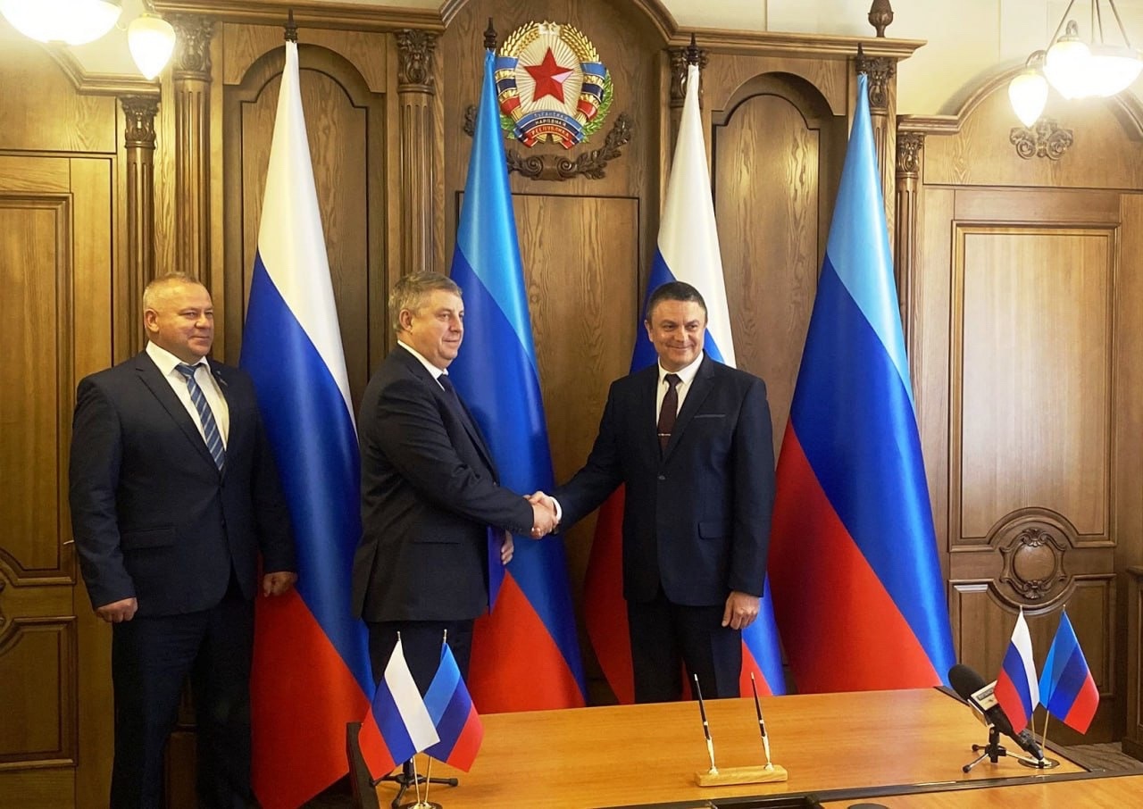Брянский губернатор поздравил жителей России с Днем воссоединения