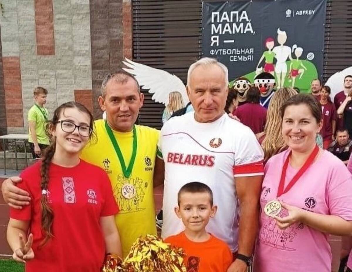 Семья Чонко из Стародуба стала победителем фестиваля «Папа, мама, я - футбольная семья»