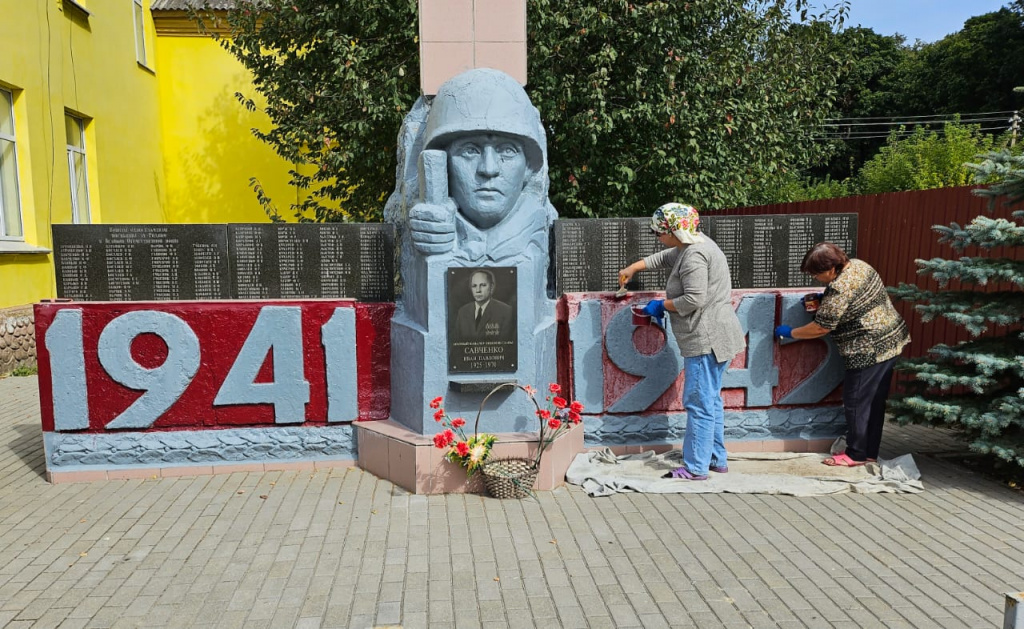 В Клинцовском районе благоустроили воинские мемориалы