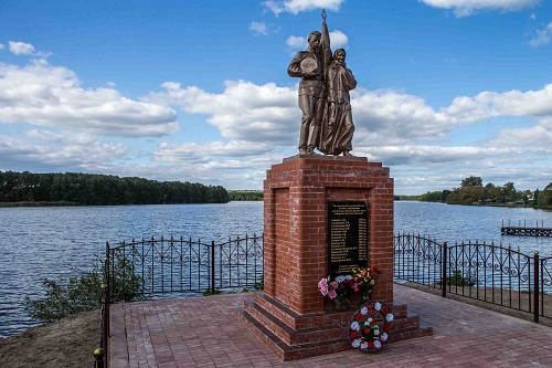 В Бытоши после реставрации открыли памятник расстрелянным мирным жителям