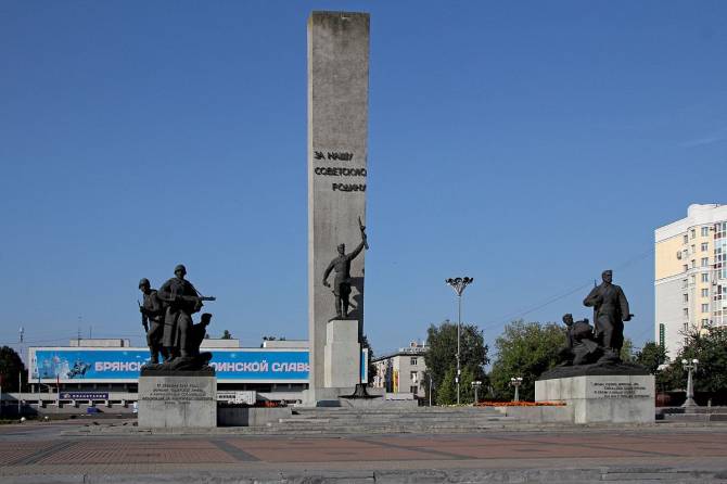 Один из символов Брянска на площади Партизан открыли в 23-ю годовщину освобождения