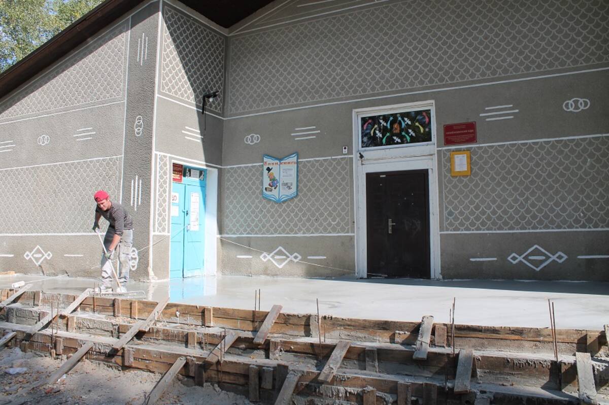 В Суземском районе в рамках нацпроекта ремонтируют сельский Дом культуры