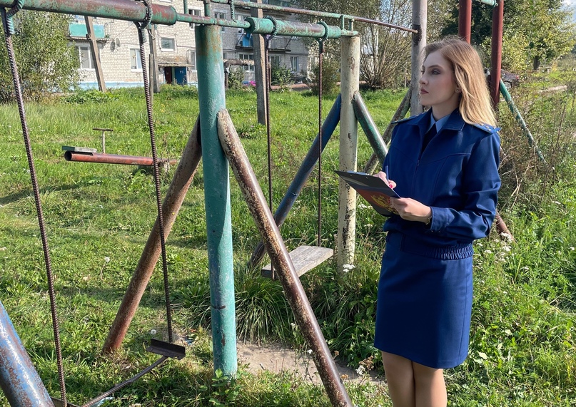В брянском селе Слободища нашли опасную для детей площадку