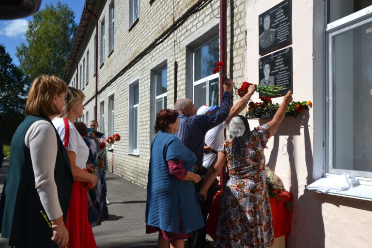 В школах Почепского района установлены мемориальные доски в память о погибших участниках СВО