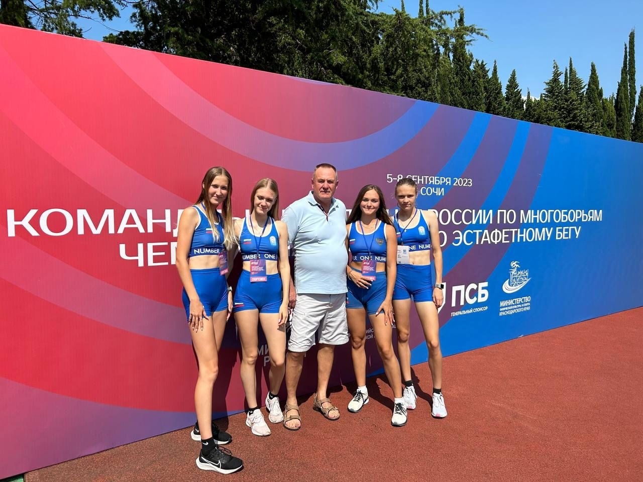 Брянские девушки завоевали серебро на первенстве России по эстафетному бегу в Сочи
