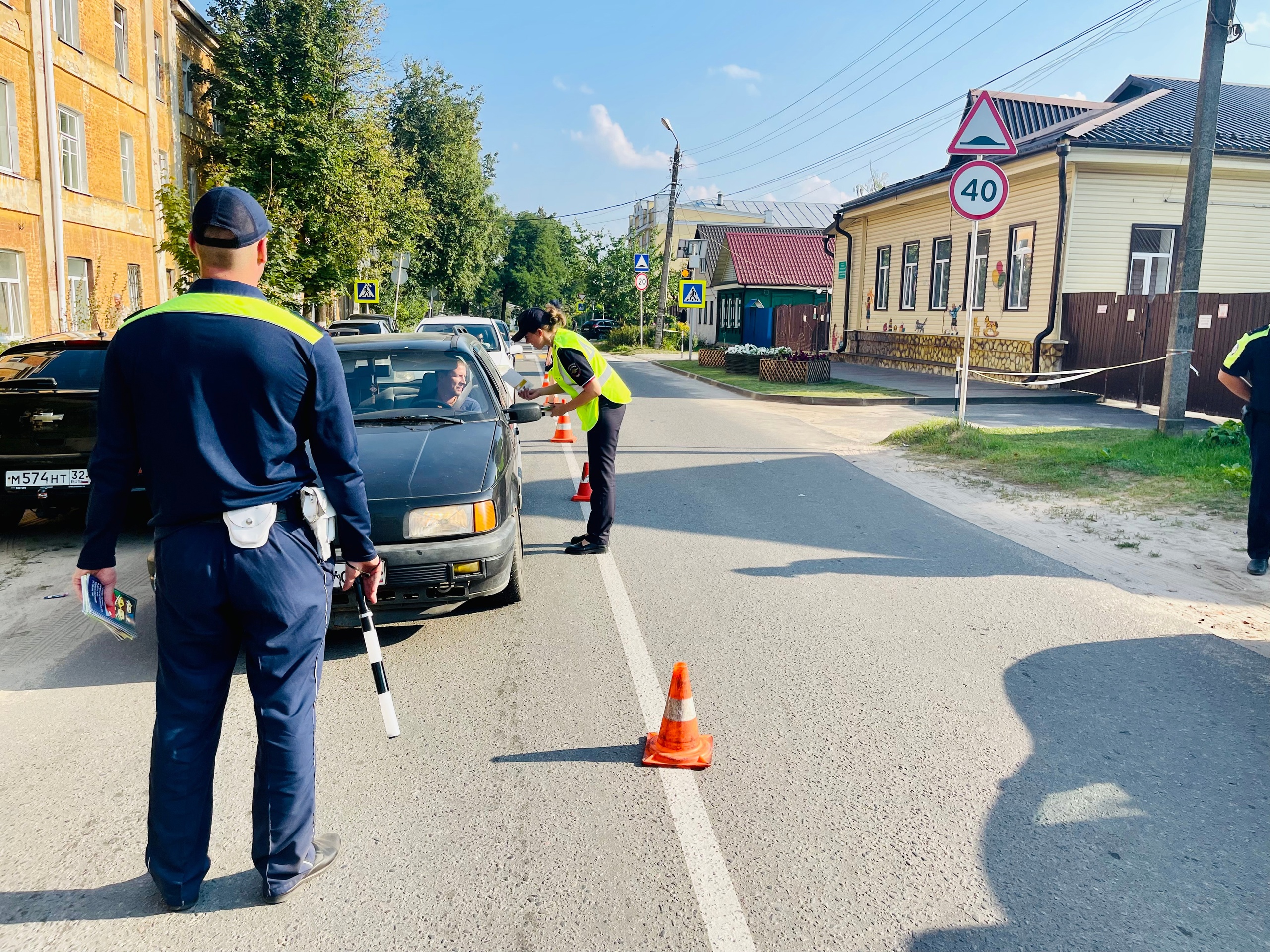 В Клинцах автоинспекторы устроили сплошные проверки водителей
