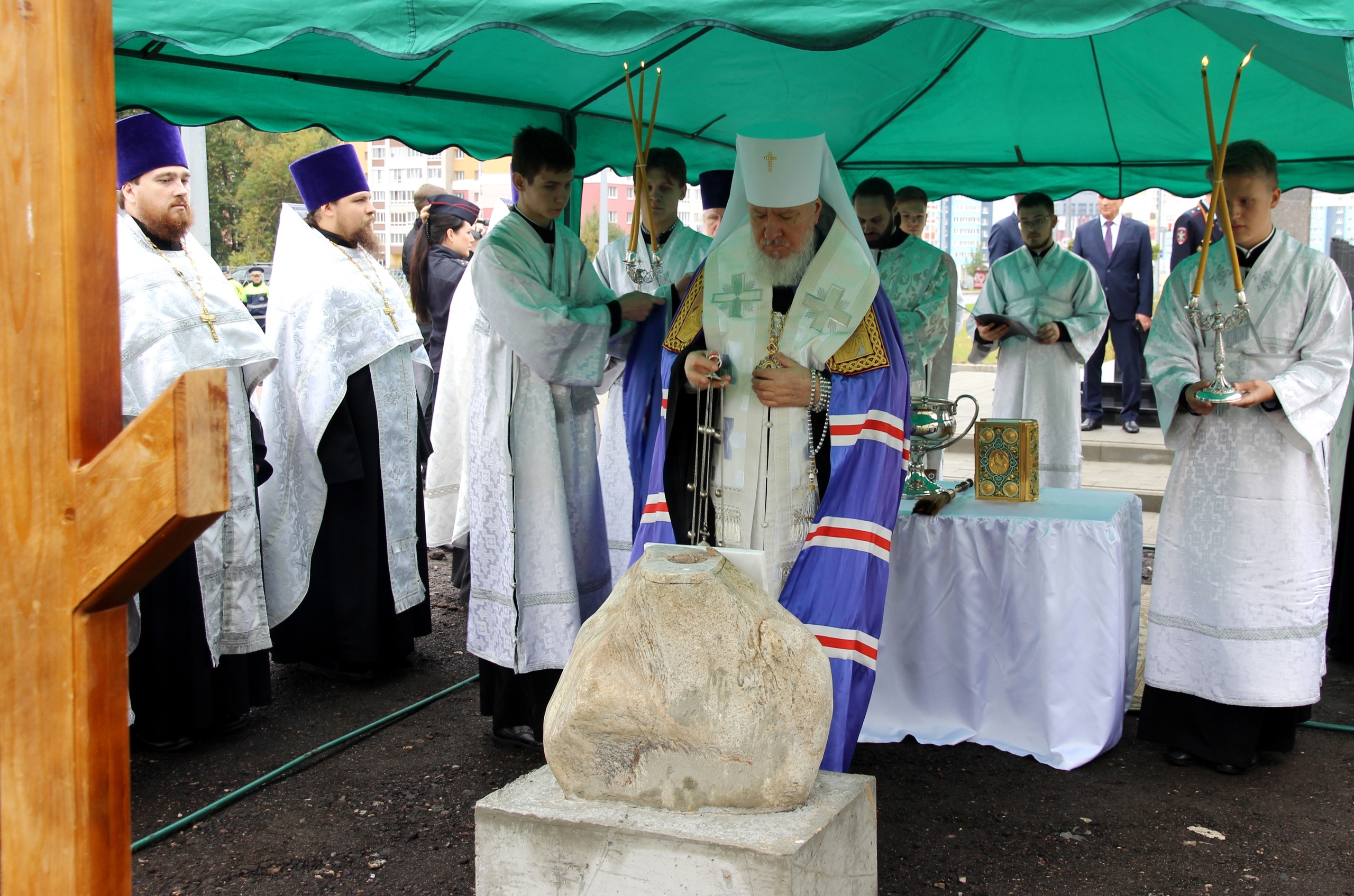 В Брянске освятили закладной камень на месте будущей церкви