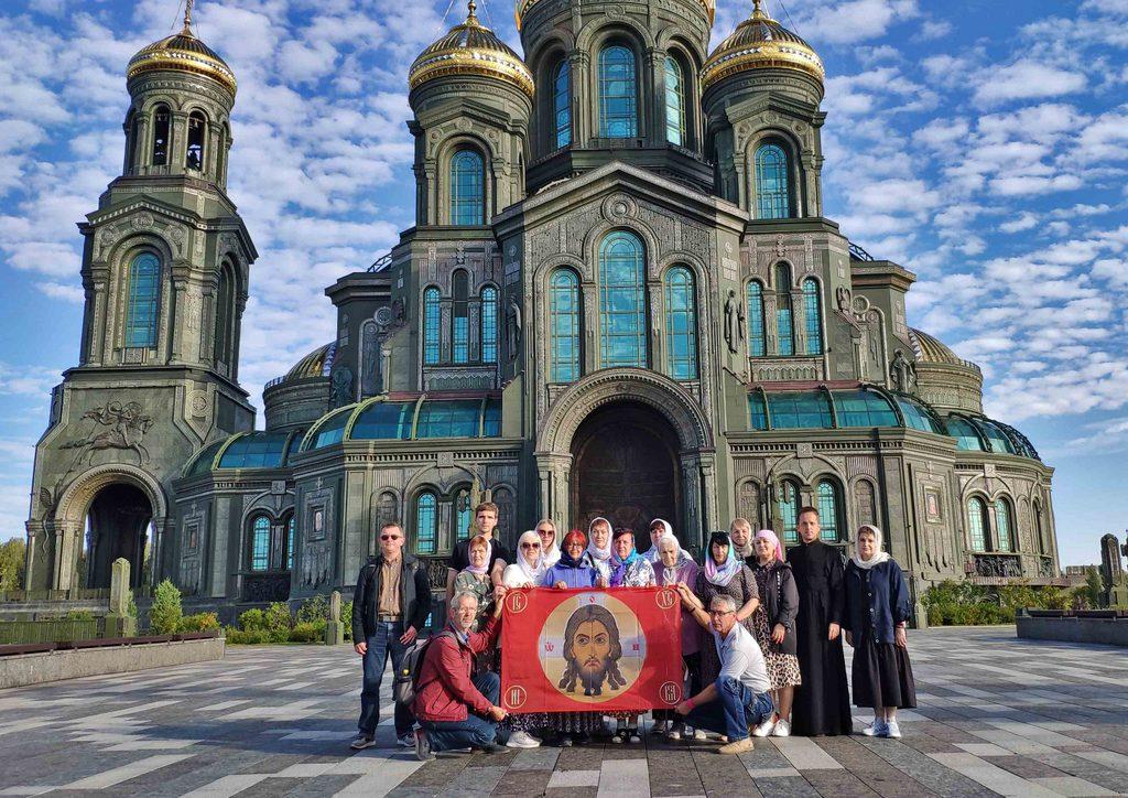 Брянские паломники посетили главный храм ВС РФ