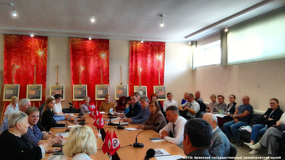 В Брянске в краеведческом музее проходит патриотическая встреча «Живая история»