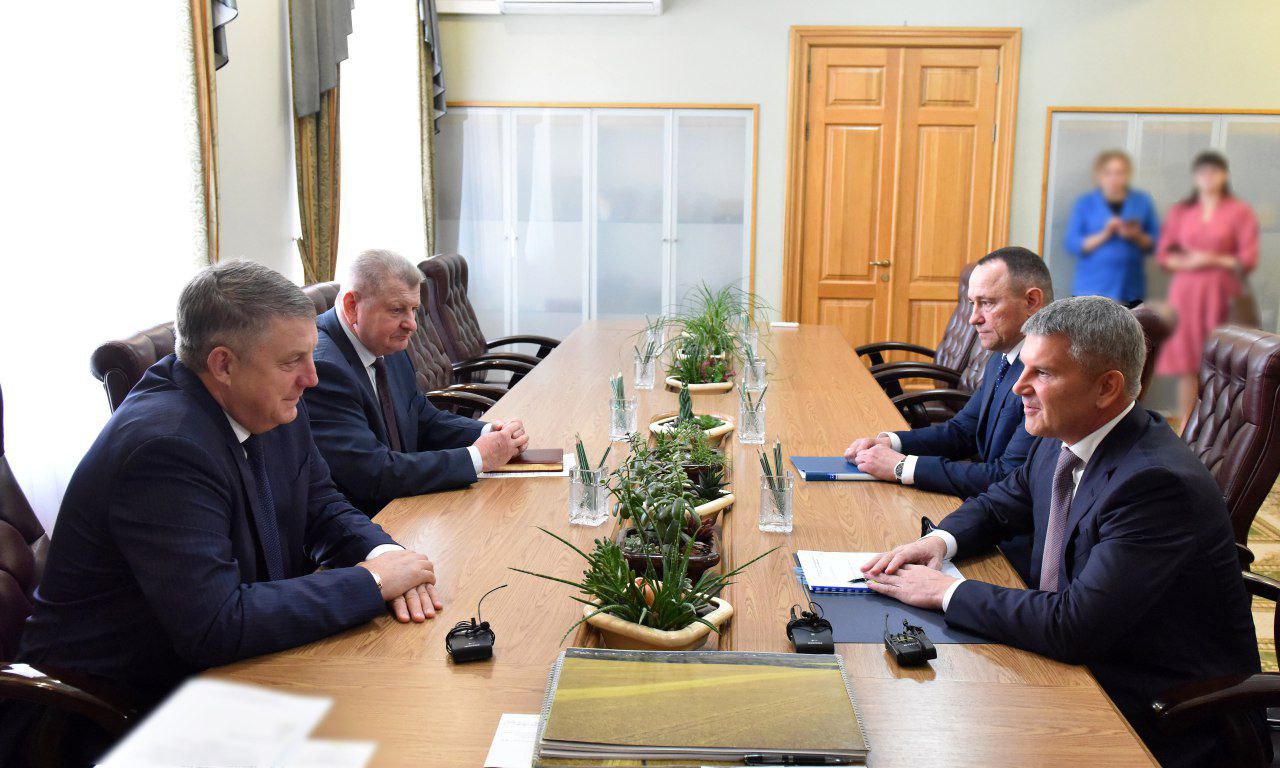 Брянский губернатор Богомаз встретился с гендиректором «Россети Центр» Маковским
