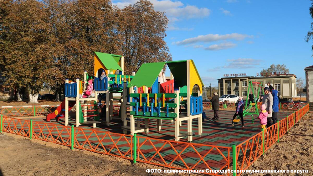 В посёлке Десятуха Брянской области появилась детская площадка