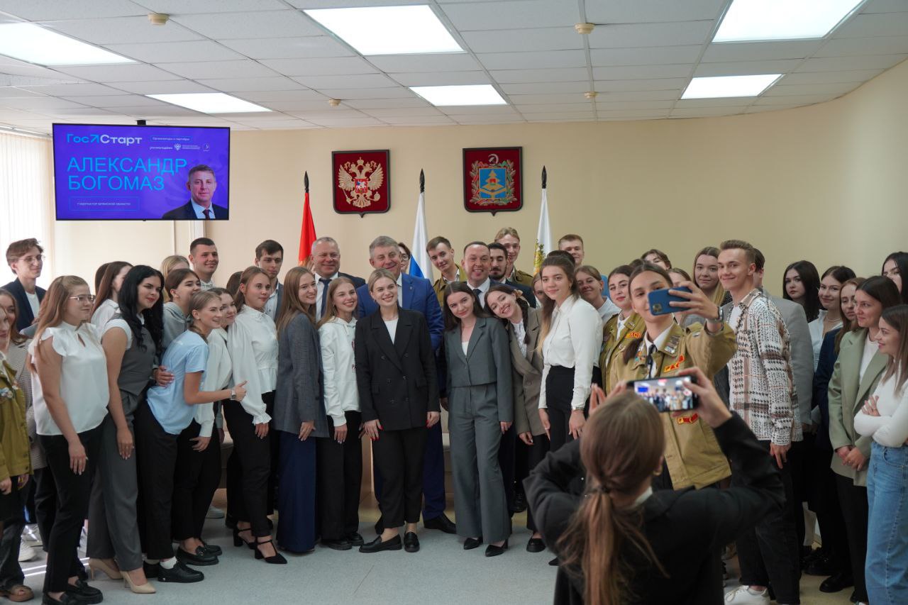 Брянский губернатор Александр Богомаз: «Молодежь - наше будущее»