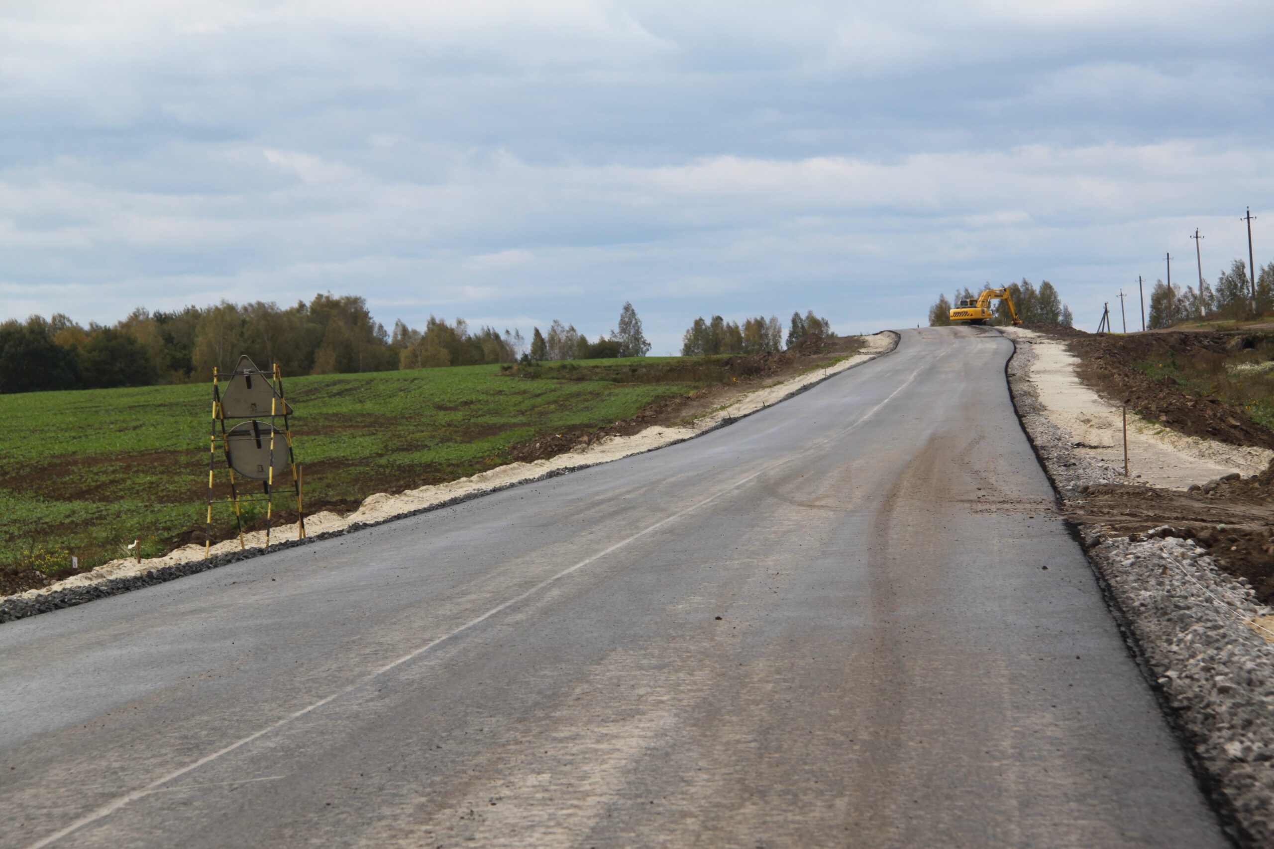 В Брасовском районе продолжается ремонт социально значимой дороги