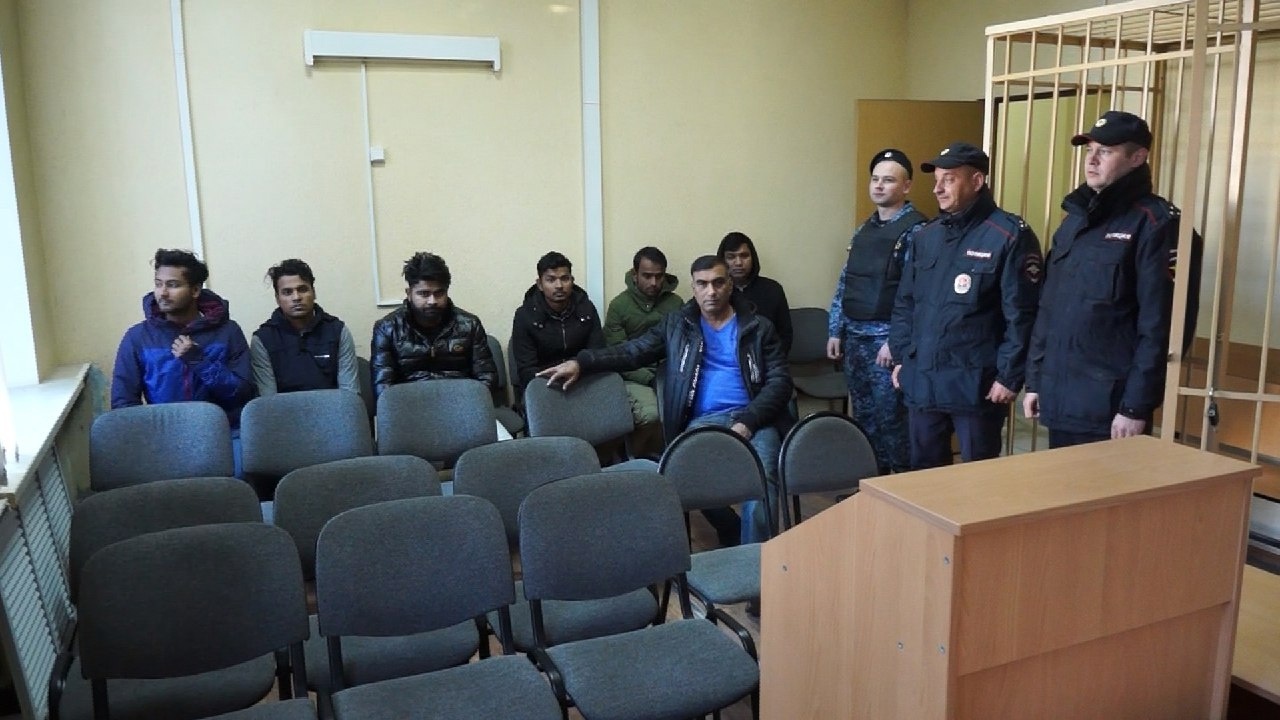 В Брянске суд выдворил из России граждан Бангладеша и Индии
