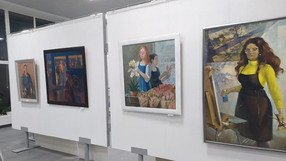 В Брянске в школе искусств №1 открылась выставка работ студентов областного колледжа искусств