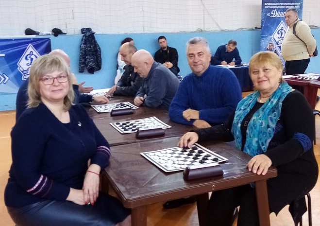 В Брянске ветераны силовых структур сразились в шашки на ежегодном турнире