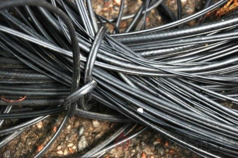 В Севском районе 25-летний безработный украл 40 метров медного кабеля