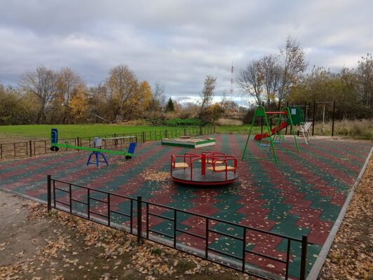 В селах Трубчевского района строят детские и спортивные площадки