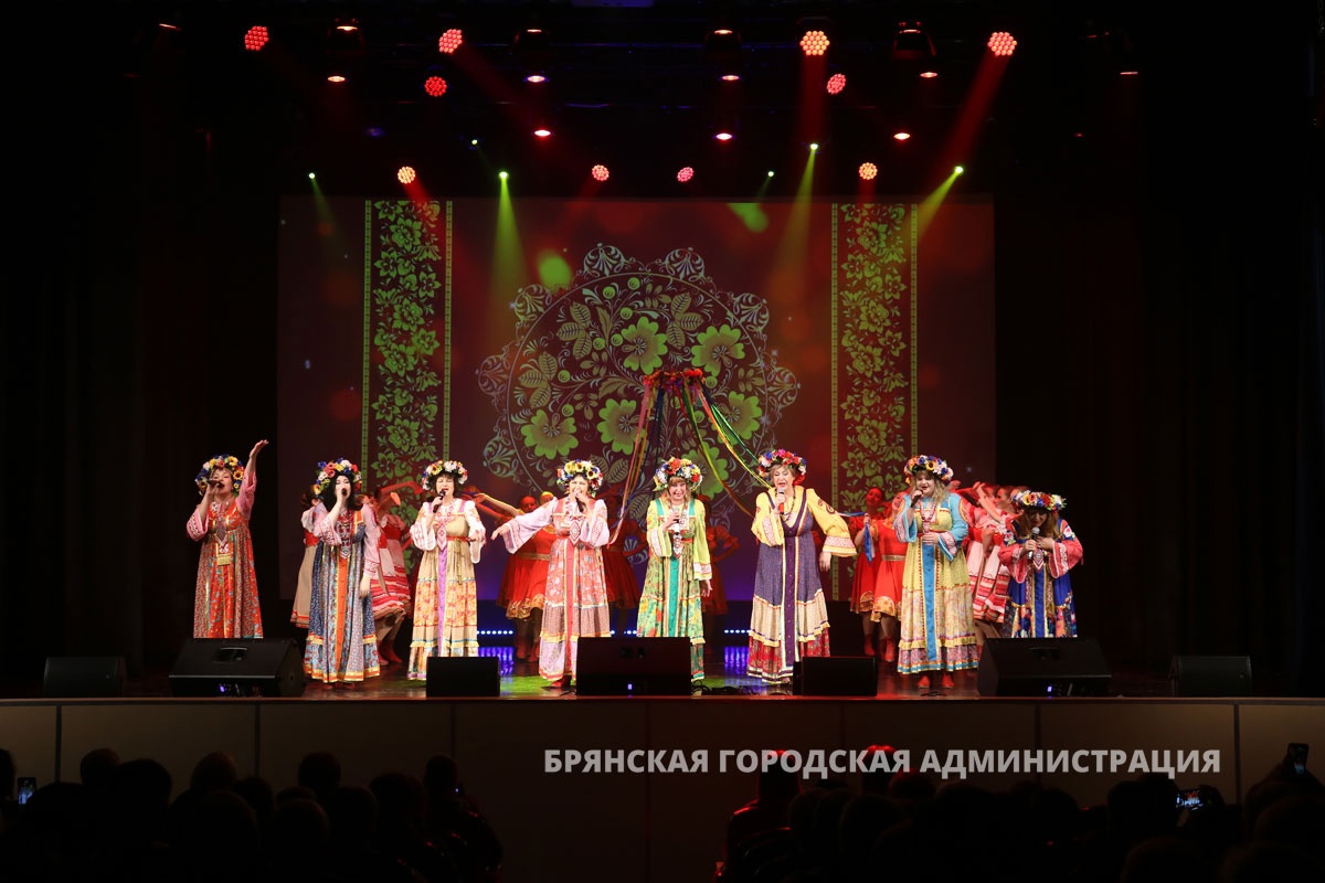 Брянский ансамбль "Дебряночка" отметил 35-летие большим концертом