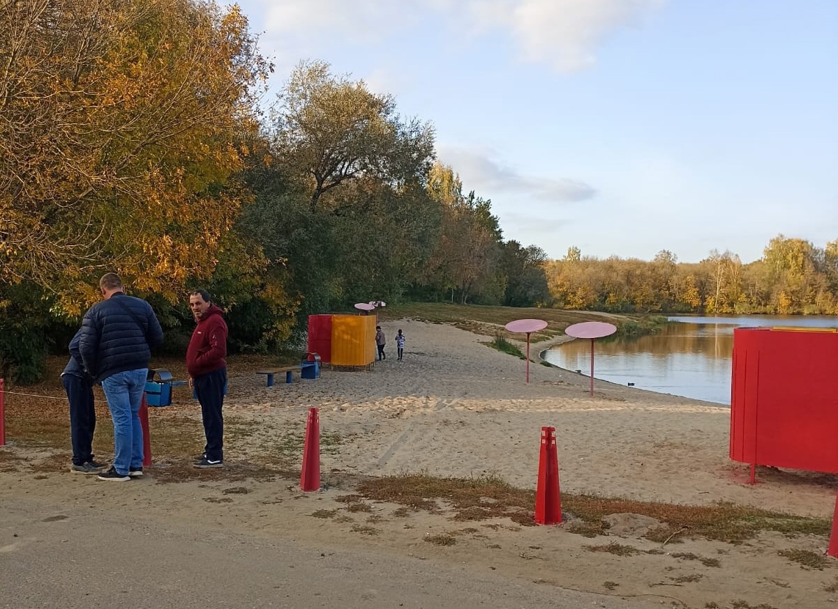 В Брянске по окончании купального сезона благоустроили пляж на озере Мутное