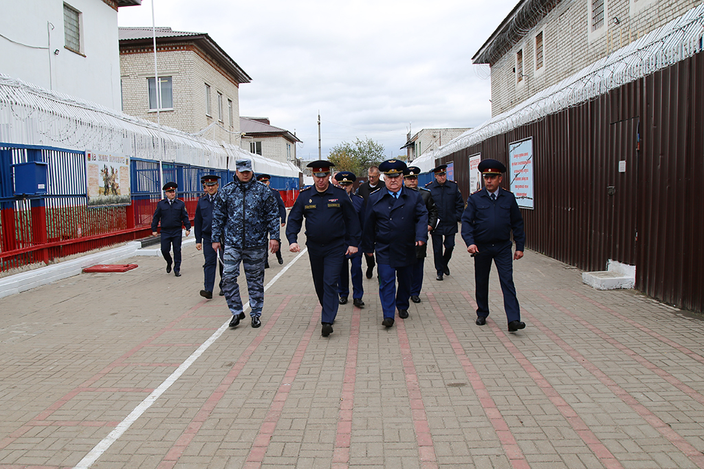 Прокурор Брянской области Александр Войтович нагрянул с проверкой в колонию №2