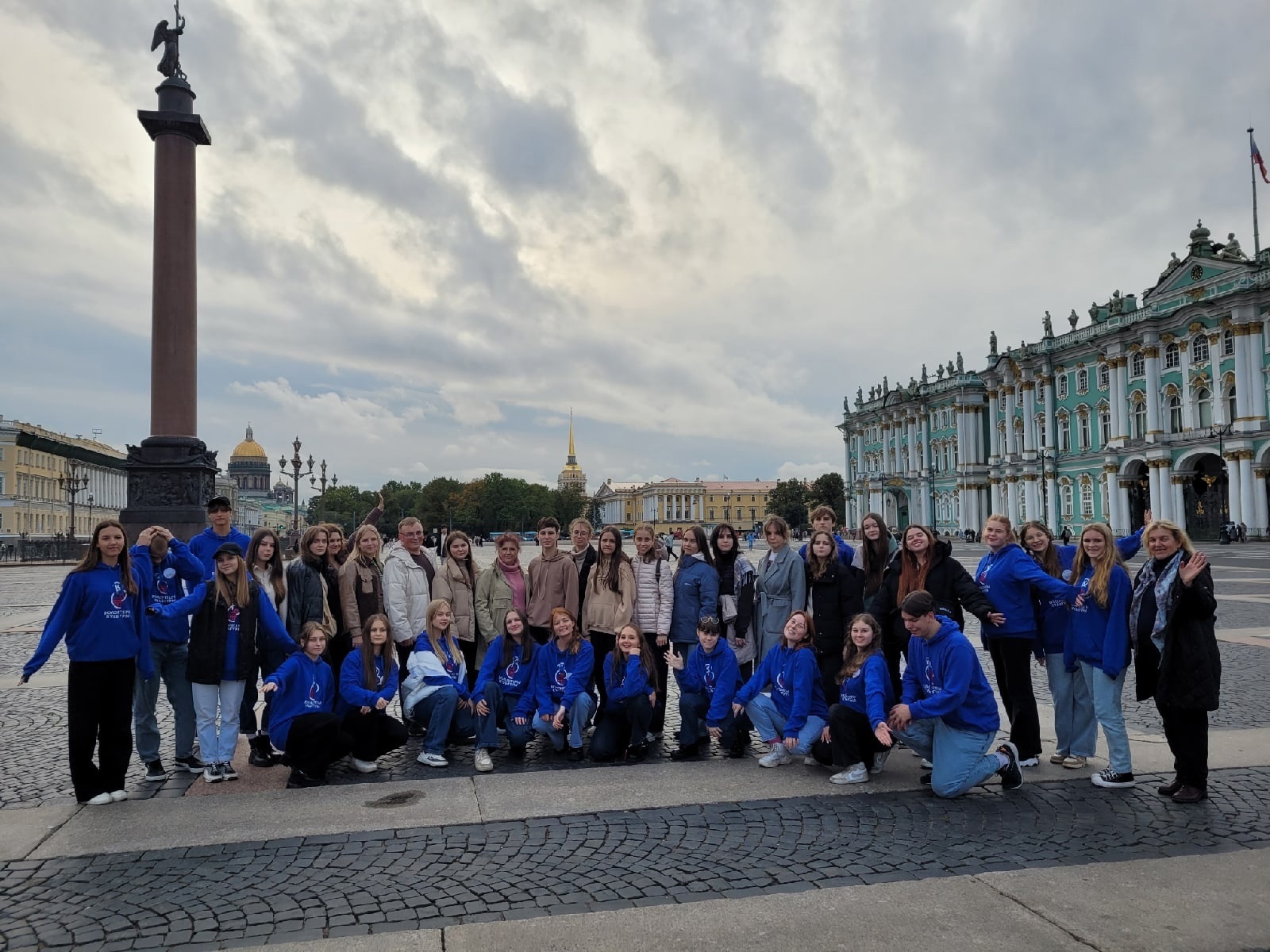 Брянским волонтерам и студентам показали «Петербург Пушкина»