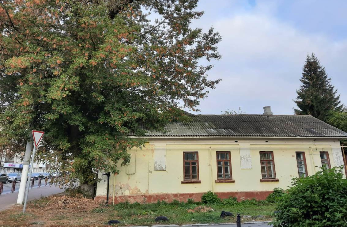 Ветхий дом по улице Дуки в Брянске превратился в заброшку