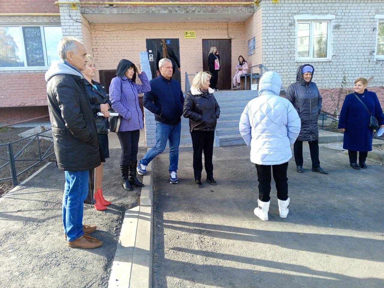 В Бежицком районе Брянска проверили ремонтируемые по нацпроекту дворы