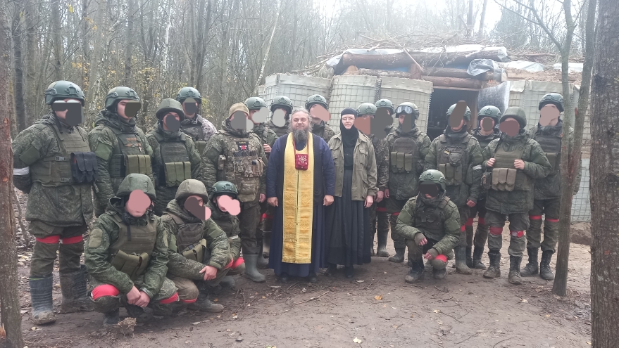 Брянский священник передал помощь бойцам СВО и благословил их