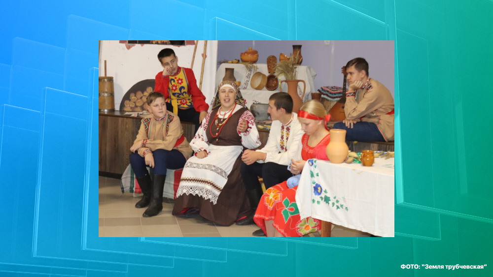 В Трубчевске показали театрализованное представление «Старины живая нить»