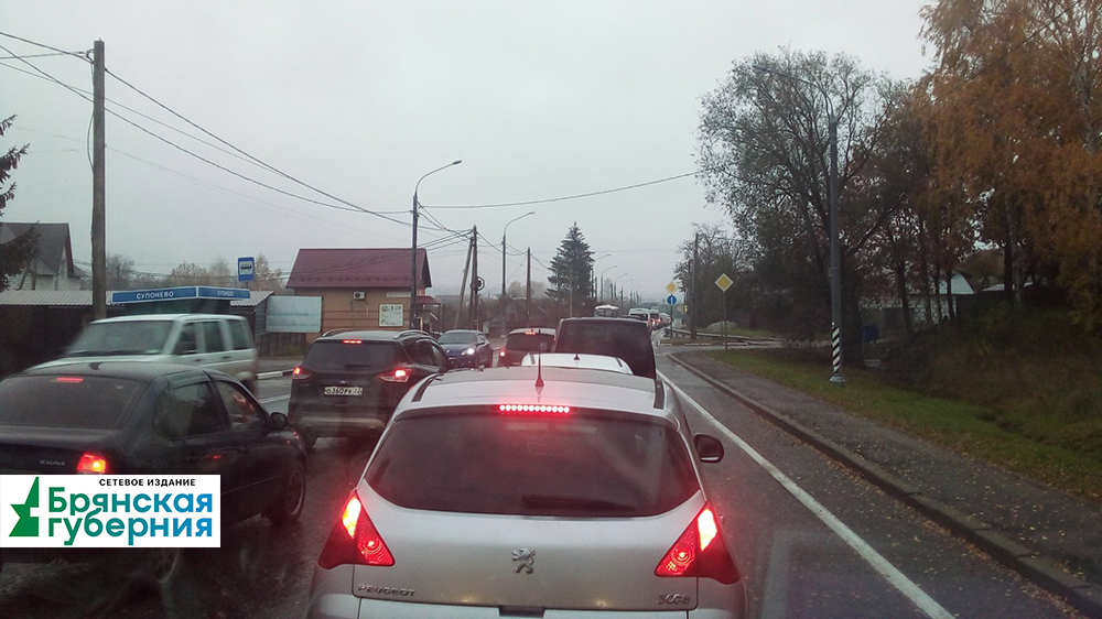 Утром на въезде в Брянск образовалась большая пробка