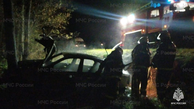 На брянской трассе в ДТП загорелся автомобиль: погиб 24-летний водитель