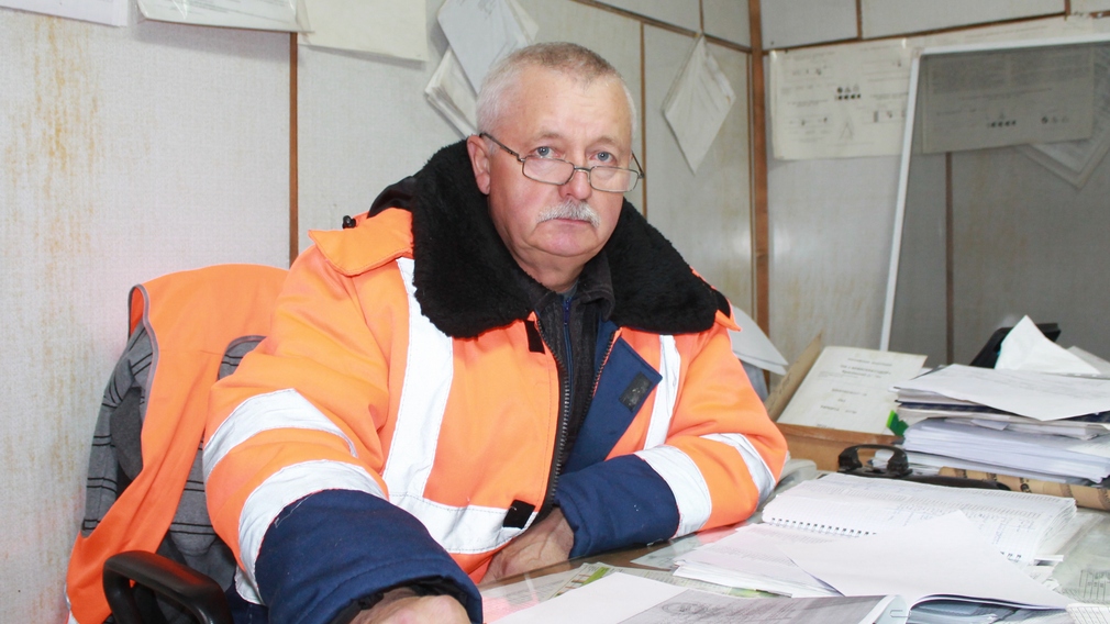 Мастер из Брасовского района Иван Ткач вот уже 32 года строит дороги
