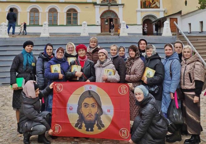 Брянские паломники посетили святыни Псковской митрополии