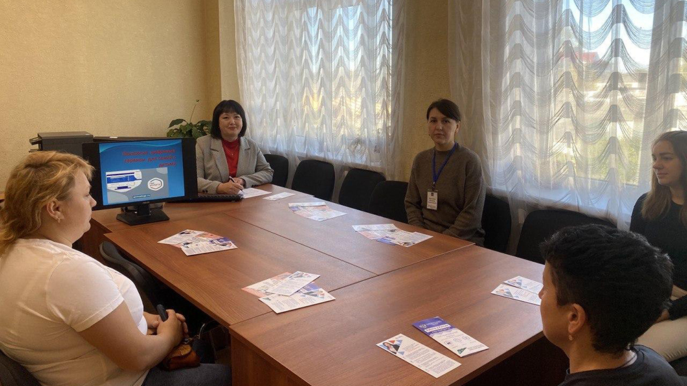 В центре занятости Клетнянского района обсудили полезные для семей с детьми цифровые сервисы