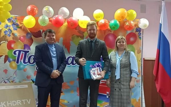 Новозыбковскому педагогу Антону Тюрину вручили специальный приз конкурса «Учитель года — 2023»