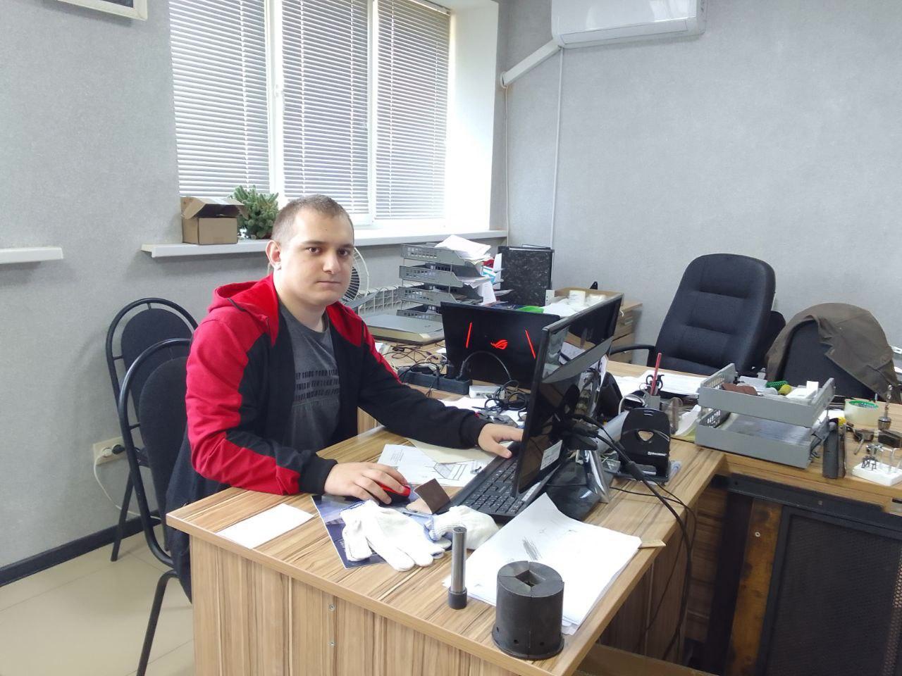 Выпускника Брянского техникума машиностроения трудоустроили по программе стажировки
