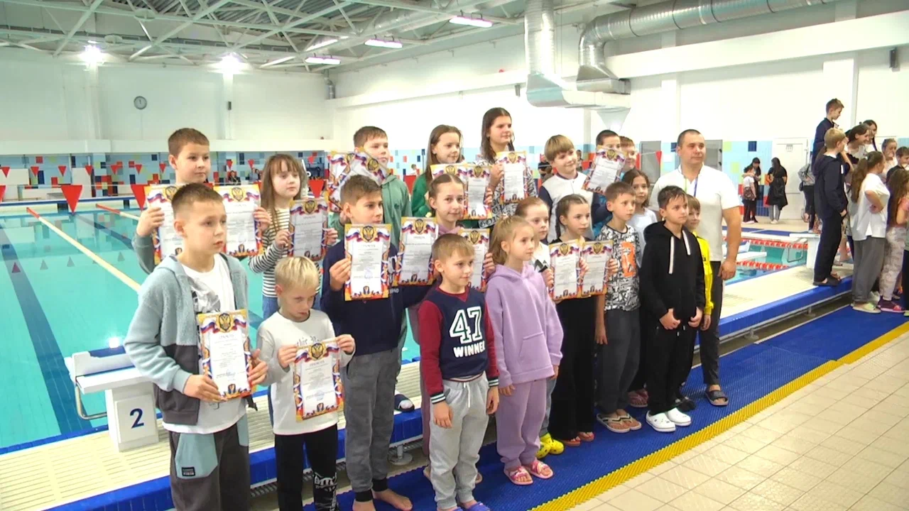 В клинцовской спортшколе почтили память погибшего в ходе СВО героя первенством по плаванию