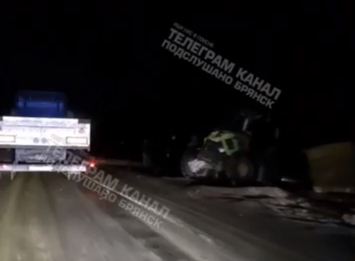 В Комаричском районе произошло массовое ДТП с трактором и грузовиком