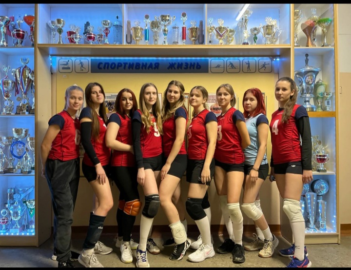 В Брянске волейболистки из сборной БГТУ взяли «серебро» на областной спартакиаде