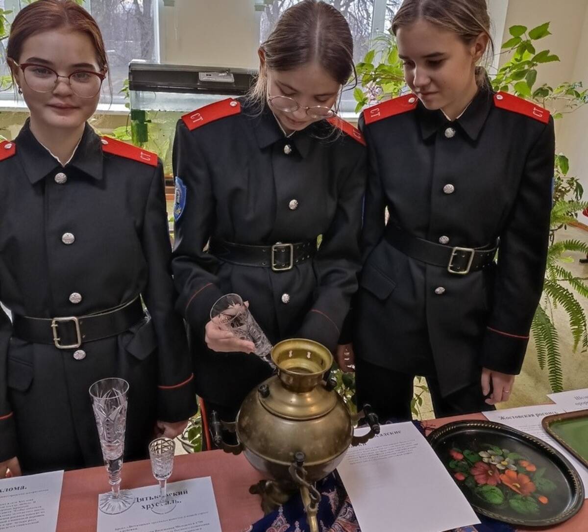 Стародубские кадеты изучают народные промыслы России
