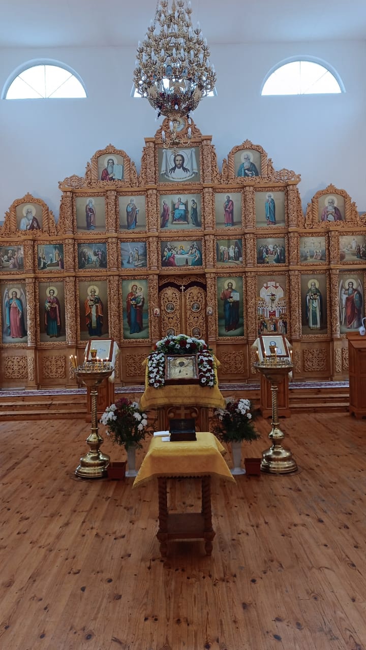 В храм посёлка Локоть привезли ковчег с мощами Николая Чудотворца