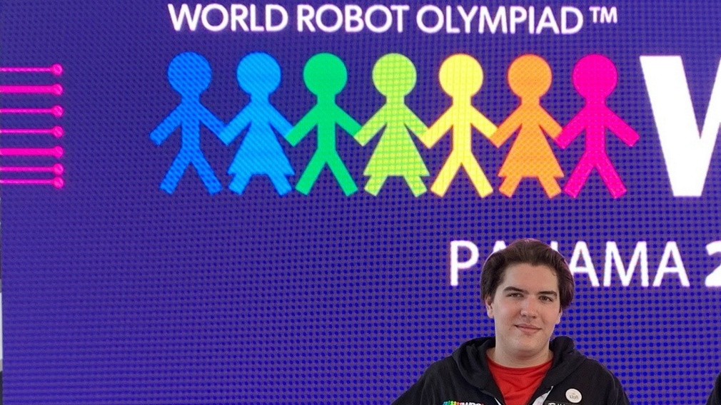 Брянский лицеист Егор Горошко победил на Всемирной олимпиаде по робототехнике