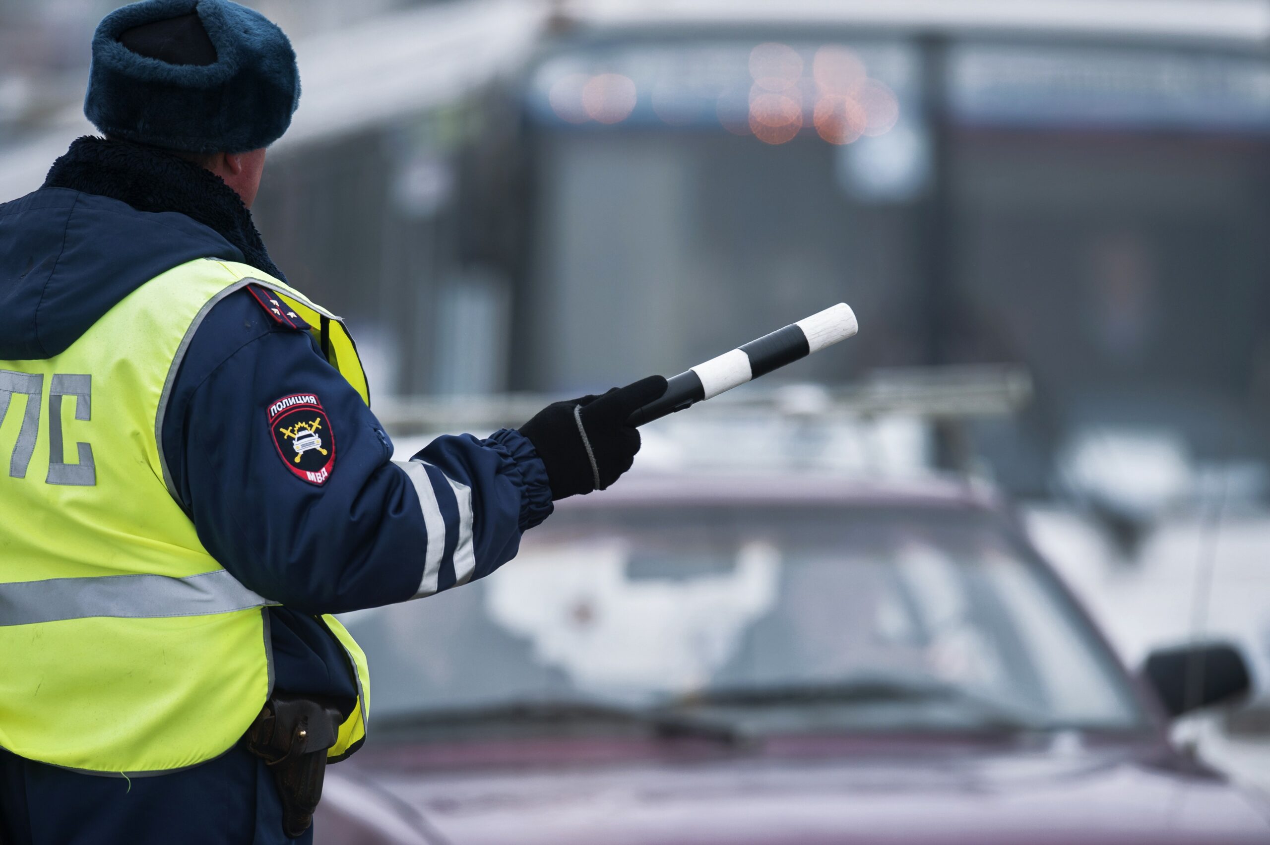 В Брянске за сутки наказали 8 водителей за проезд на «красный»