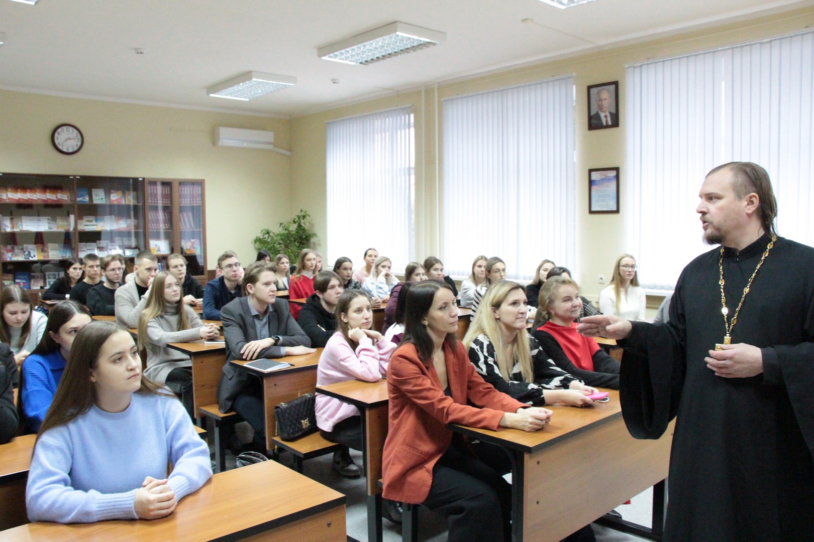 В Брянском филиале РАНХиГС прошёл кураторский час по духовно-нравственным основам российской государственности