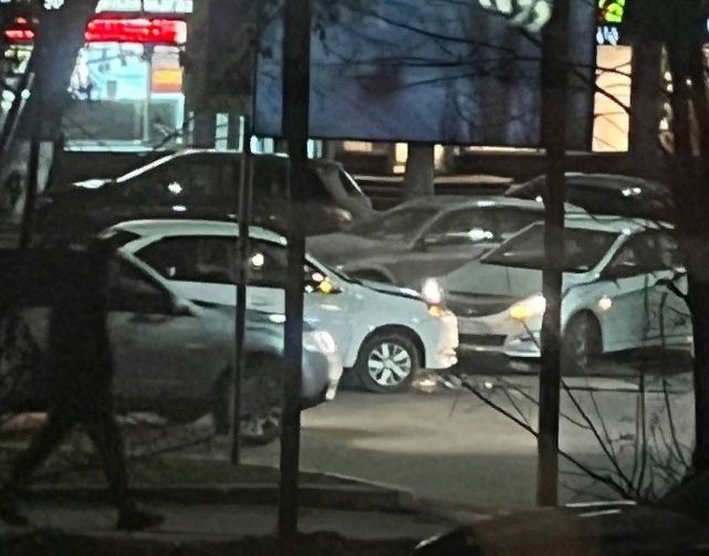 В Брянске возле автовокзала столкнулись две легковушки
